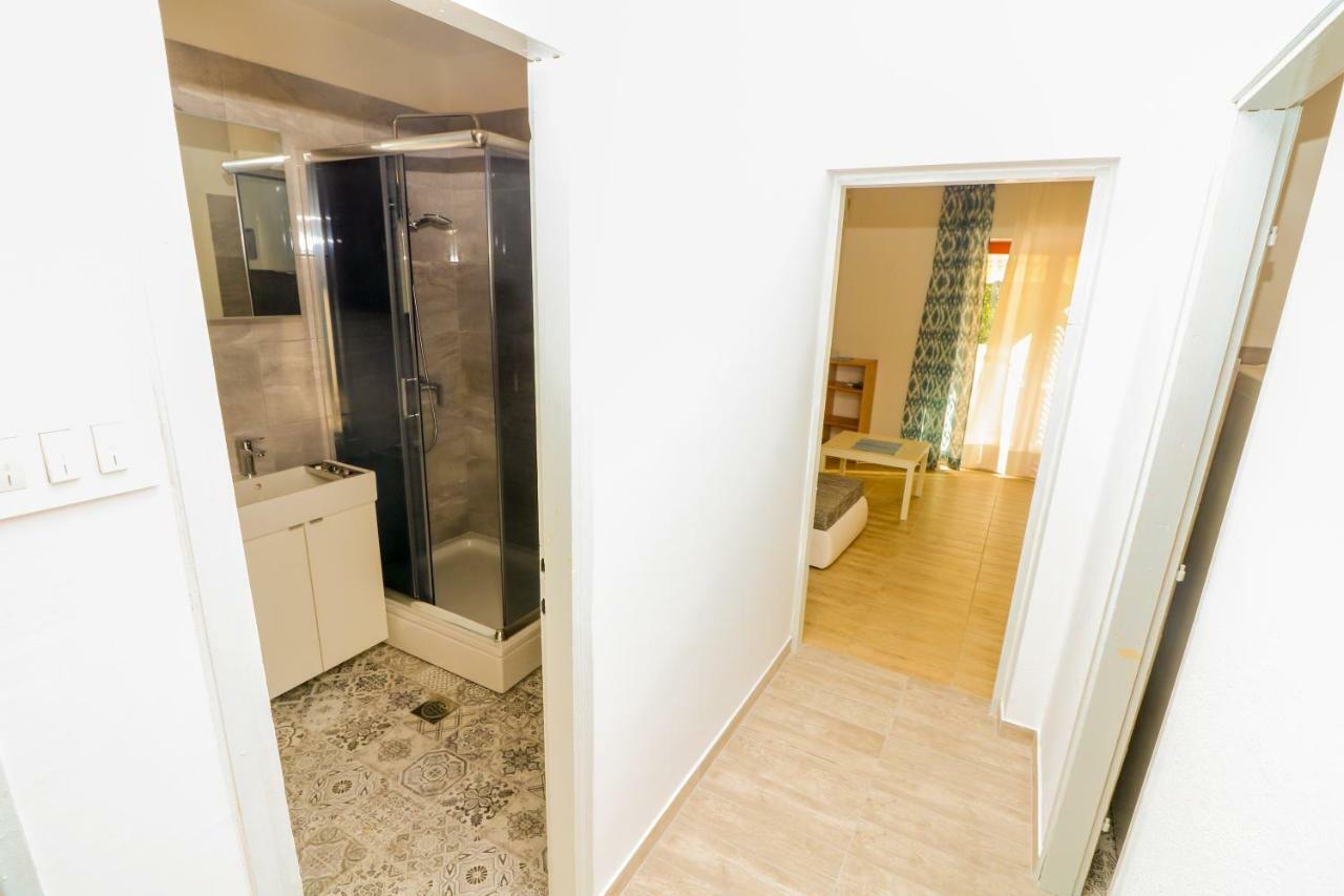Reljic With Terrace Appartement *